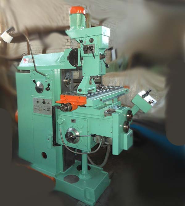 Загальний вигляд  6Е80Ш cтанок широкоуніверсальний консольно-фрезерный